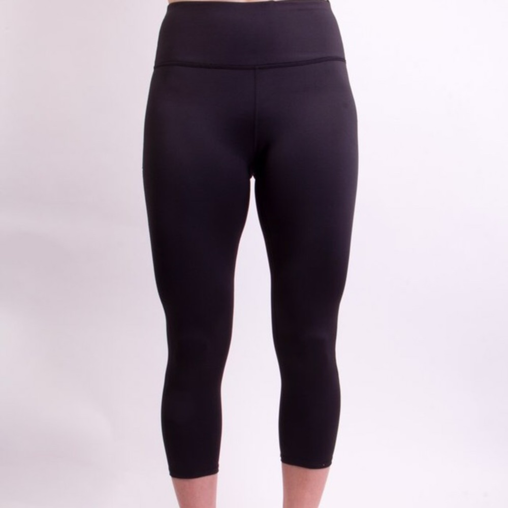 Tema Athletics cropped leggings.